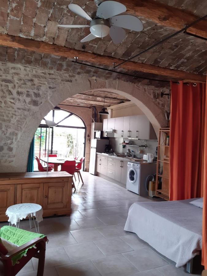 Gites Du Mas Gibert A Saussines Entre Nimes Et Montpellier Exterior foto