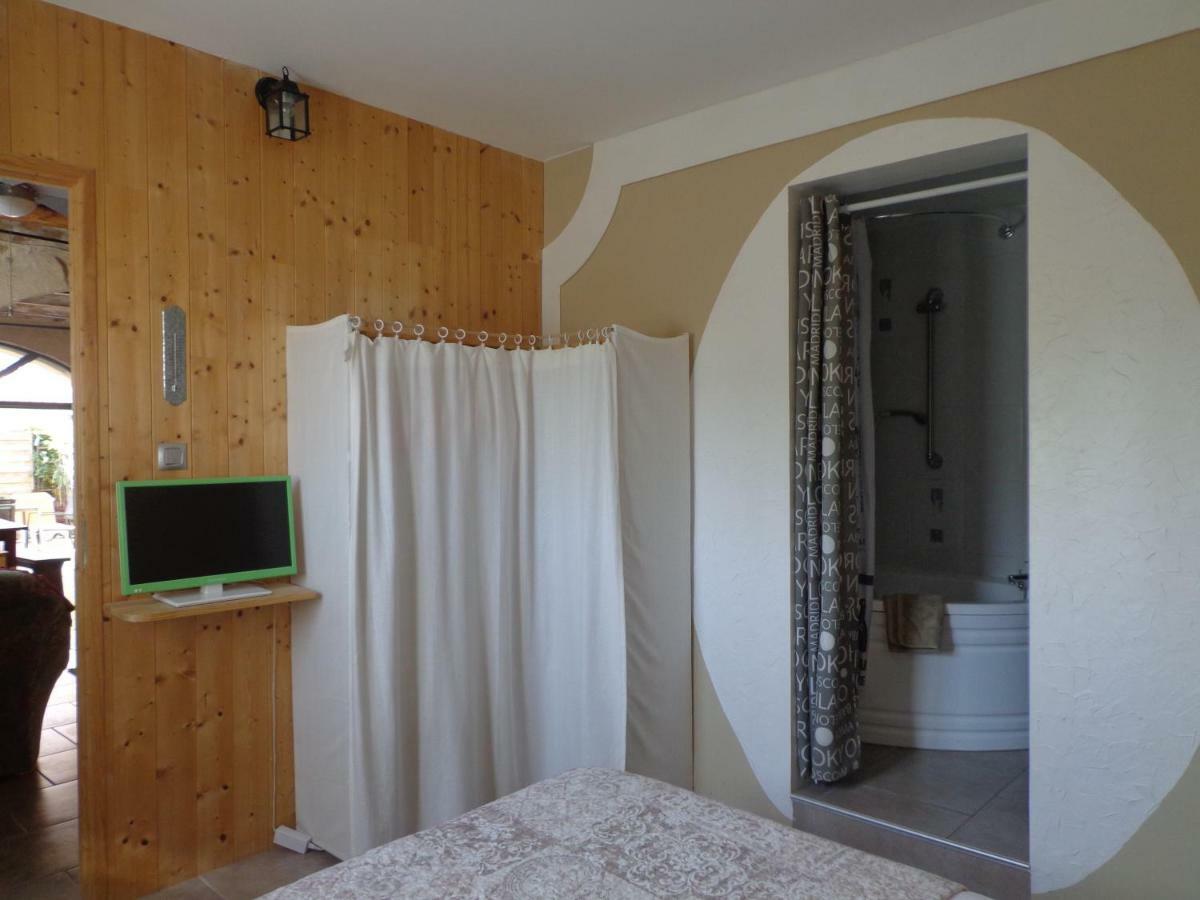 Gites Du Mas Gibert A Saussines Entre Nimes Et Montpellier Exterior foto